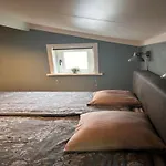 Belle Haan *