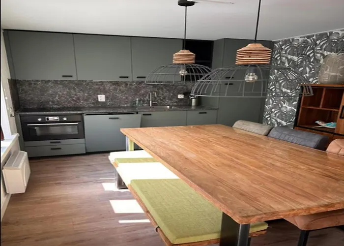 Belle Haan Дом отдыха